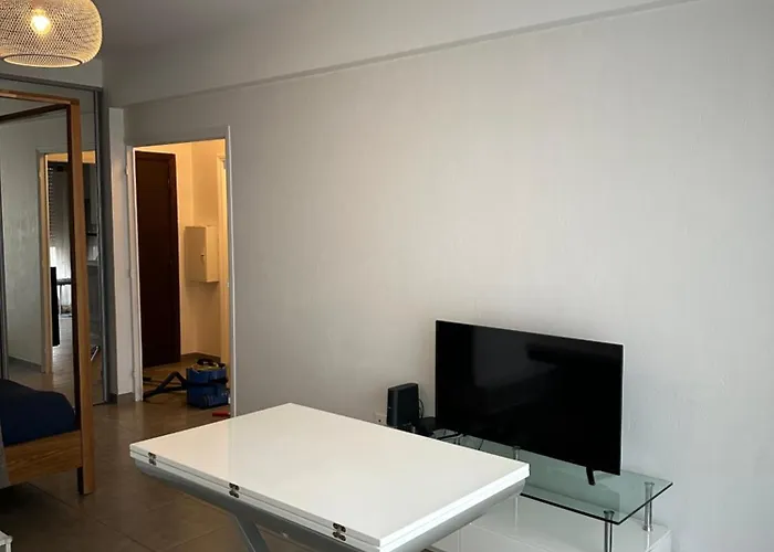Grand Studio Avec Coin Nuit Et Parking