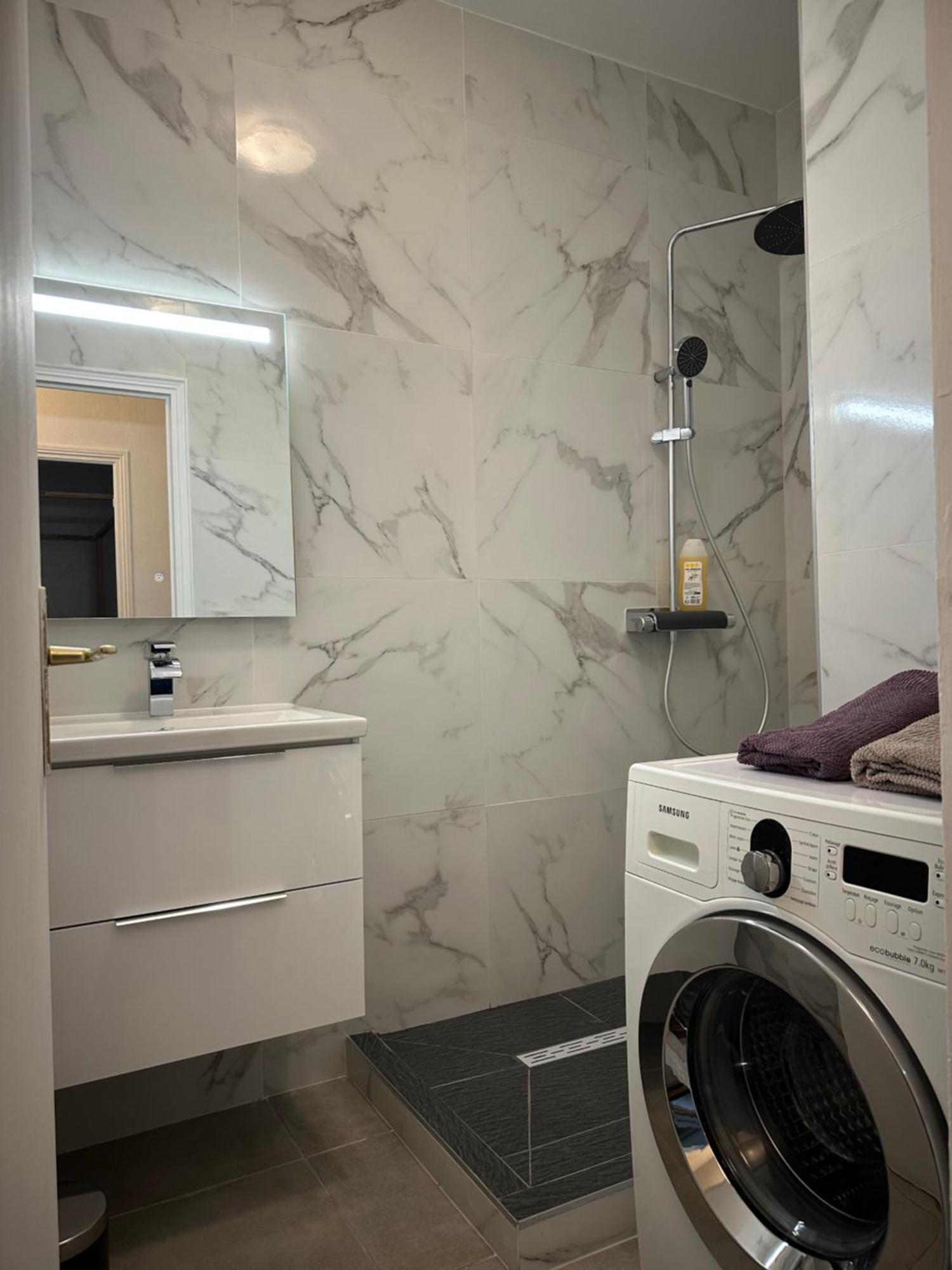 Grand Avec Coin Nuit Et Parking Apartment *