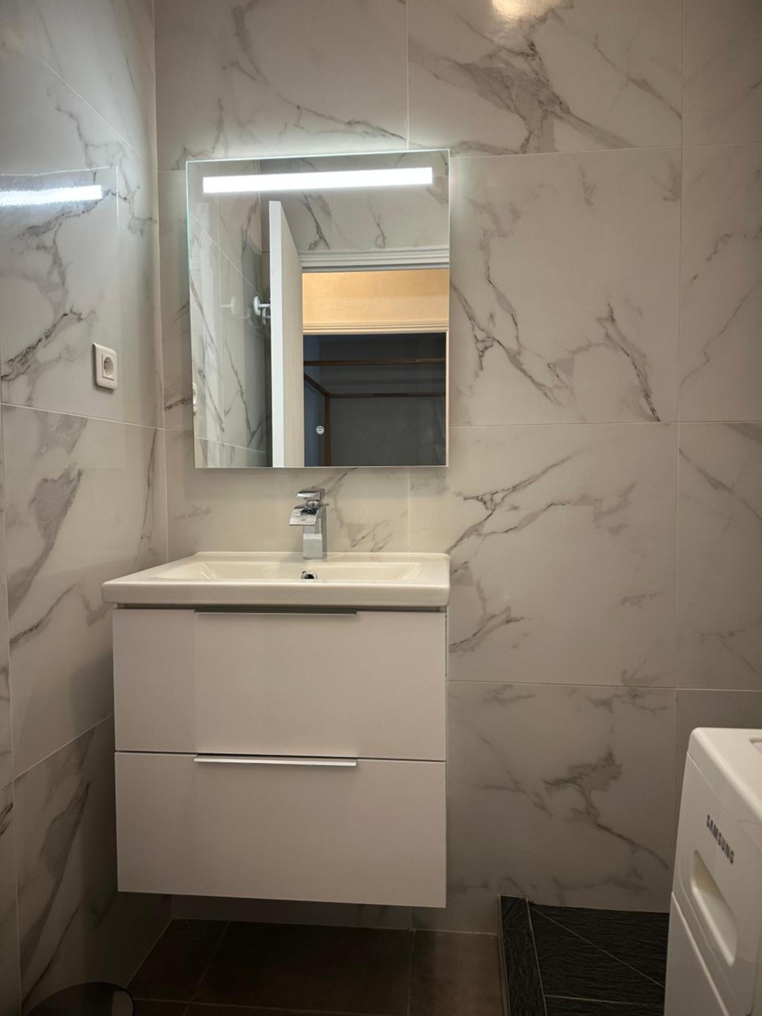 Apartment Grand Avec Coin Nuit Et Parking